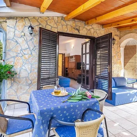 Xcii דירה קרניצה