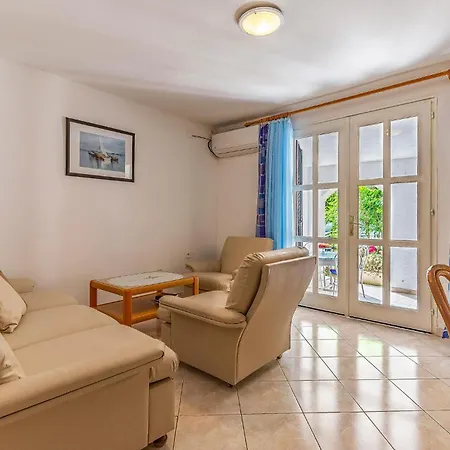 1 Bedroom Amazing Apartment In Krnica *